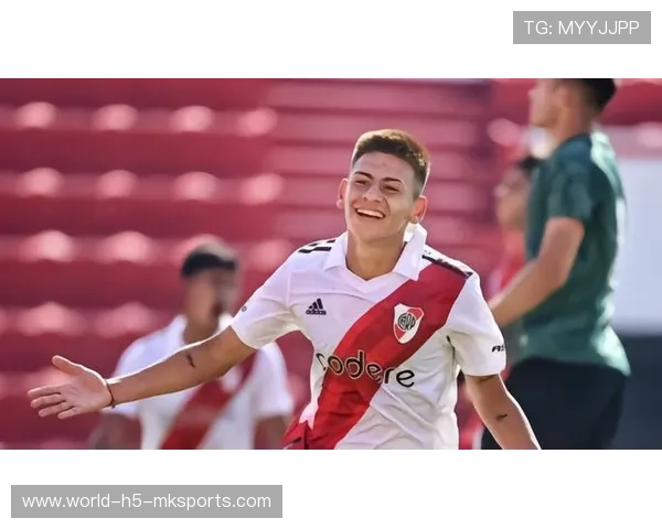 曼城官方确认签下阿根廷小将埃切维里